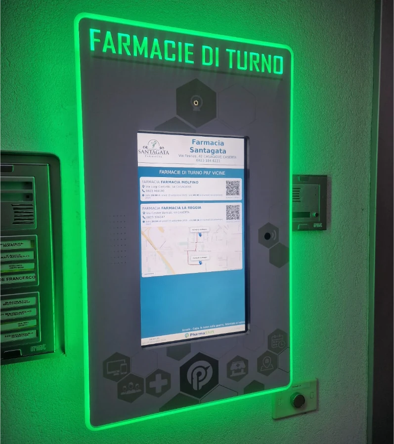 Dettaglio fissaggio e finitura bacheca